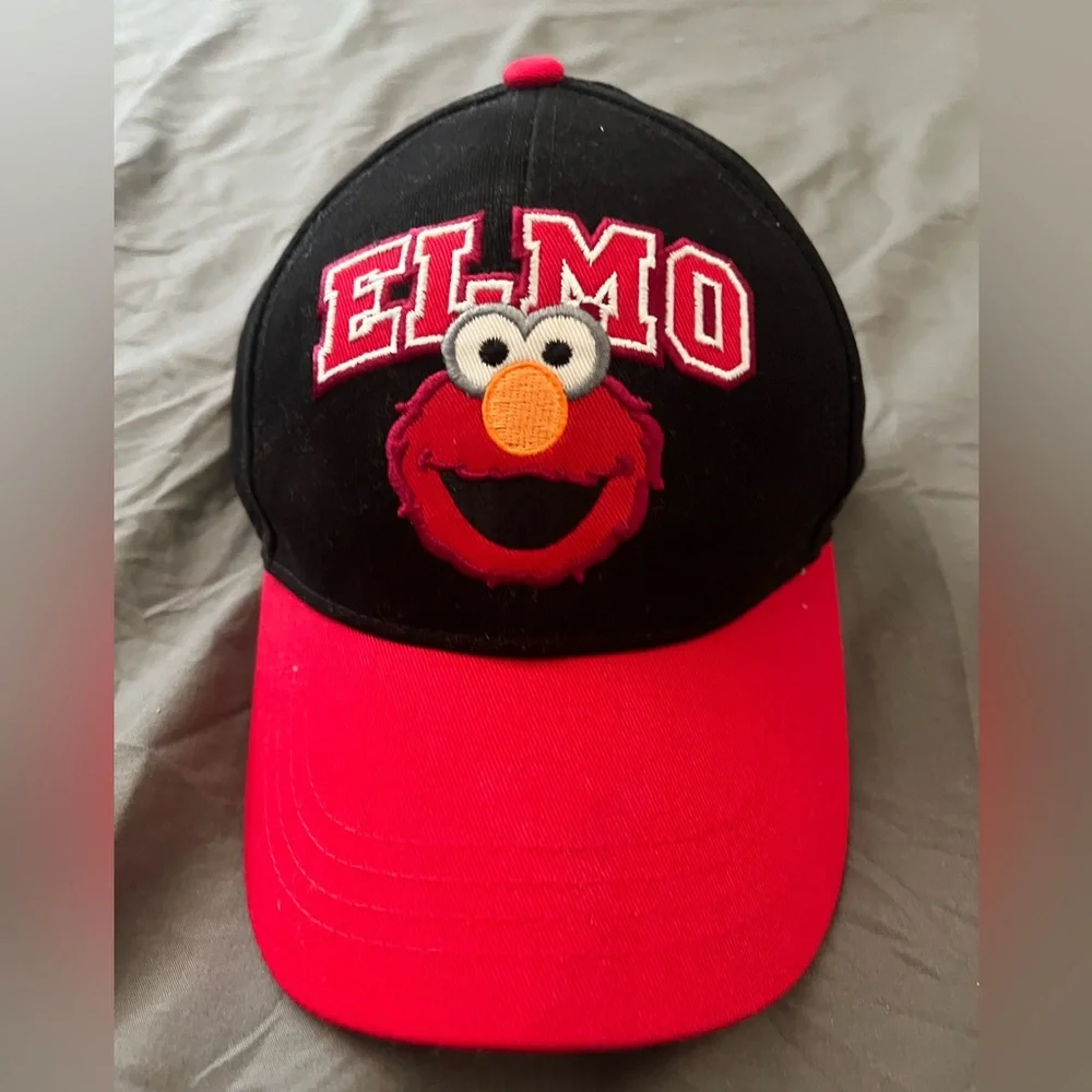 NWOT Elmo black and red hat exclusive from sesame place theme park